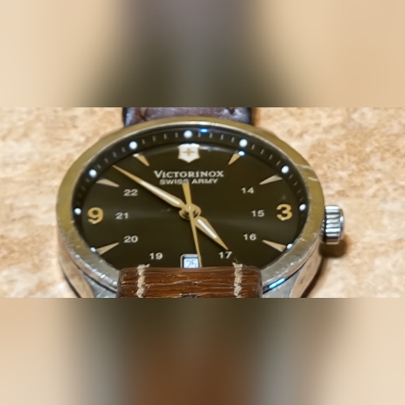 Victorinox Swiss Army Alliance watch - Picture 7 of 9